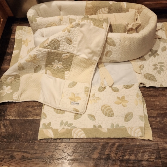 Lovely Glenna Jean 3 pc crib  set - Picture 1 of 6